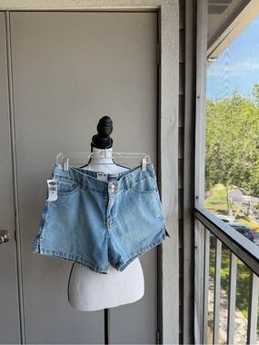 NWT Y2K Old Navy Light Blue Denim Women’s Shorts 2004